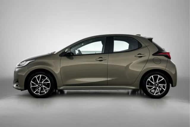 Toyota Yaris (2022) thumbnail 3