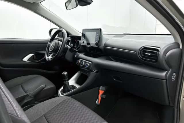 Toyota Yaris (2022) thumbnail 6