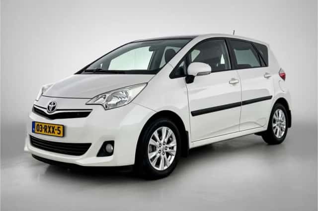 Toyota Verso-S (2011) thumbnail 1