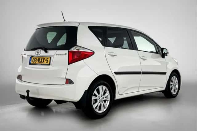 Toyota Verso-S (2011) thumbnail 2