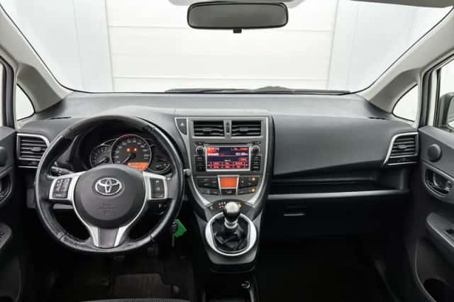 Toyota Verso-S (2011) thumbnail 5