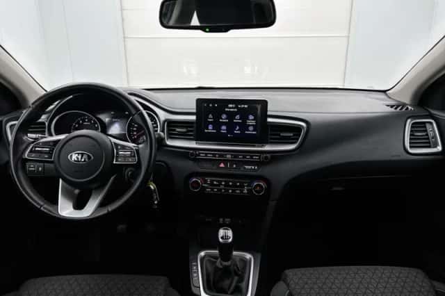 Kia Ceed (2018) thumbnail 4
