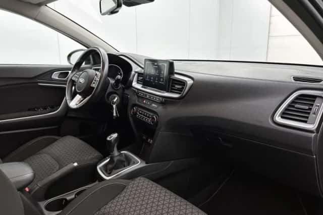 Kia Ceed (2018) thumbnail 6