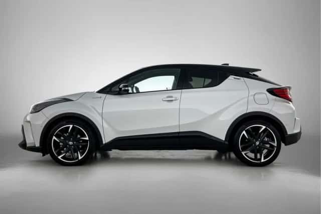 Toyota C-HR (2022) thumbnail 3