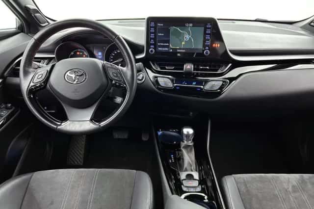 Toyota C-HR (2022) thumbnail 4