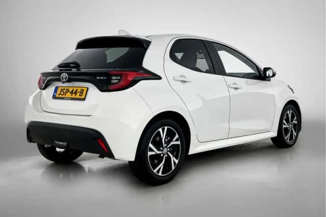 Toyota Yaris (2025) thumbnail 2