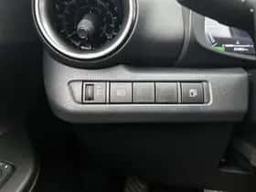 Toyota C-HR (2025) thumbnail 36