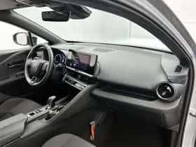 Toyota C-HR (2025) thumbnail 6
