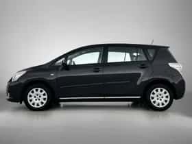 Toyota Verso (2010) thumbnail 3