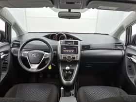 Toyota Verso (2010) thumbnail 4