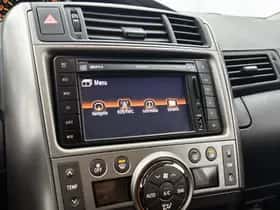 Toyota Verso (2010) thumbnail 8