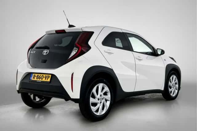 Toyota Aygo (2022) thumbnail 2