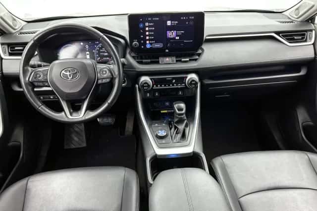 Toyota RAV4 (2023) thumbnail 4