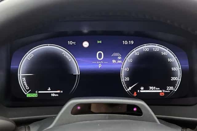 Toyota C-HR (2025) thumbnail 5