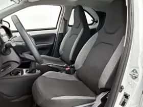 Toyota Aygo (2022) thumbnail 15