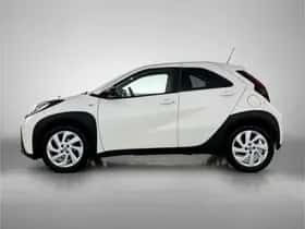 Toyota Aygo (2022) thumbnail 3