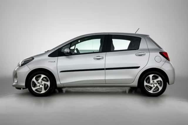 Toyota Yaris (2015) thumbnail 3