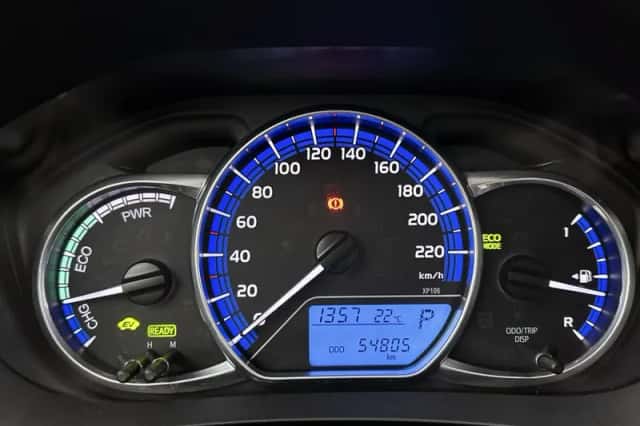 Toyota Yaris (2015) thumbnail 5