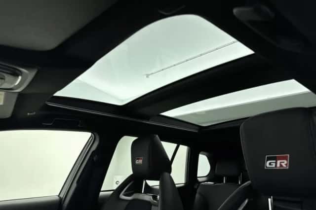 Toyota Corolla_Cross (2026) thumbnail 3