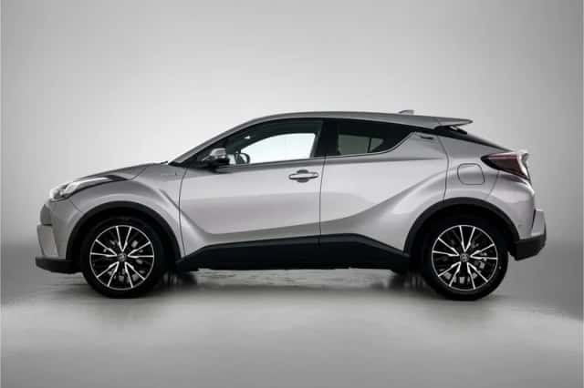 Toyota C-HR (2019) thumbnail 3