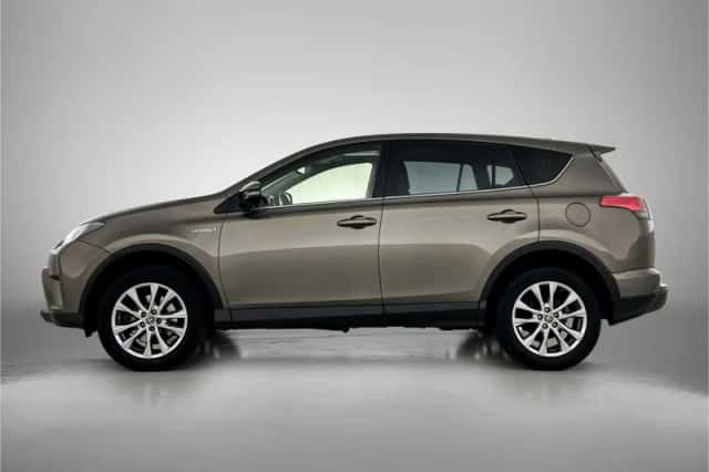 Toyota RAV4 (2016) thumbnail 3