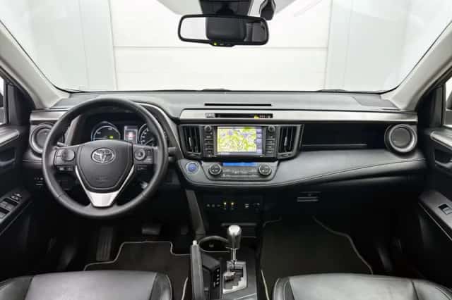 Toyota RAV4 (2016) thumbnail 5