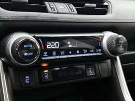 Toyota RAV4 (2021) thumbnail 9