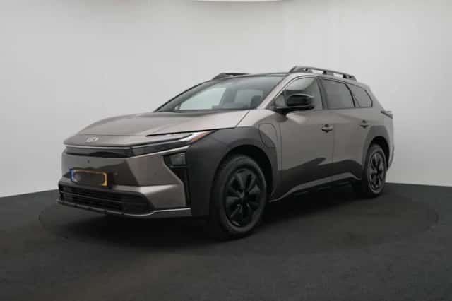 Toyota bZ4X (2026) thumbnail 1