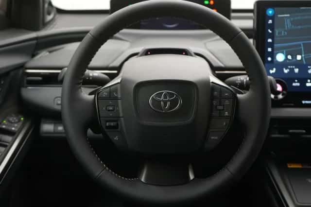 Toyota bZ4X (2026) thumbnail 3