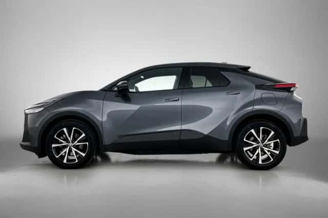 Toyota C-HR (2025) thumbnail 3