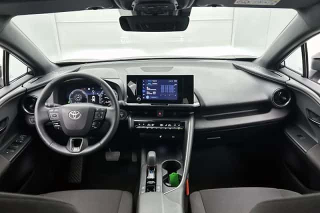 Toyota C-HR (2025) thumbnail 4