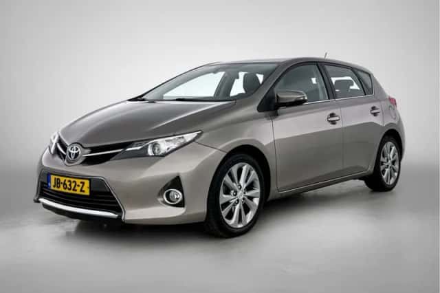Toyota Auris (2015) thumbnail 1