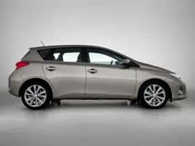 Toyota Auris (2015) thumbnail 11