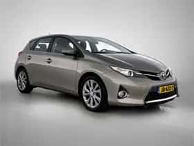 Toyota Auris (2015) thumbnail 12