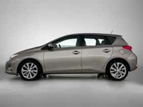 Toyota Auris (2015) thumbnail 3