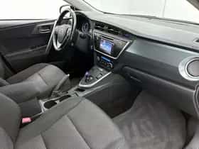 Toyota Auris (2015) thumbnail 6