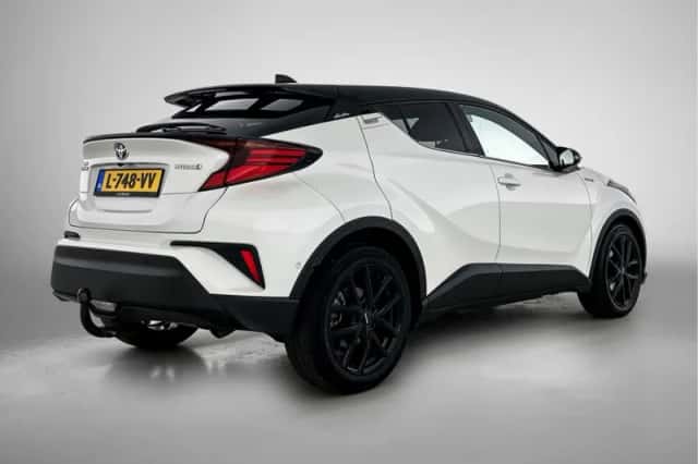 Toyota C-HR (2020) thumbnail 2