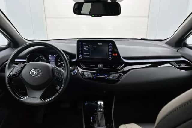Toyota C-HR (2020) thumbnail 4