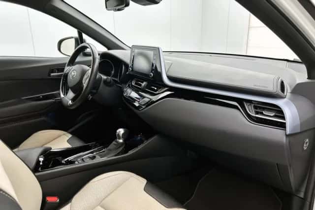 Toyota C-HR (2020) thumbnail 6