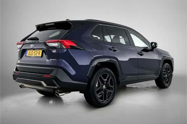 Toyota RAV4 (2025) thumbnail 3