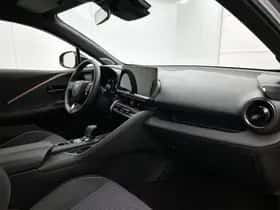 Toyota C-HR (2025) thumbnail 6
