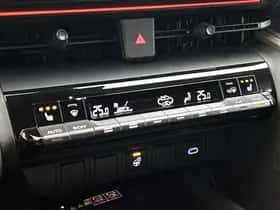 Toyota C-HR (2025) thumbnail 9