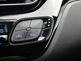 Toyota C-HR (2019) thumbnail 18