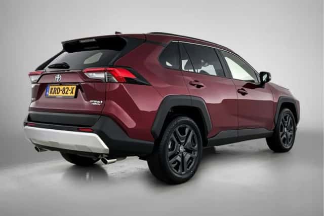 Toyota RAV4 (2022) thumbnail 2