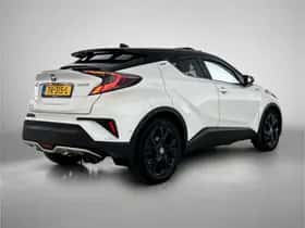 Toyota C-HR (2018) thumbnail 2