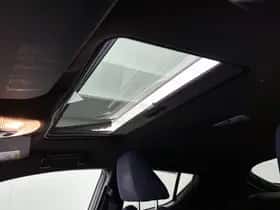 Toyota C-HR (2018) thumbnail 4