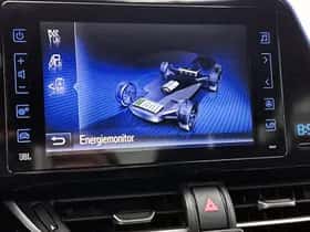 Toyota C-HR (2018) thumbnail 31