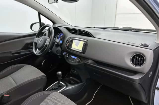 Toyota Yaris (2015) thumbnail 6