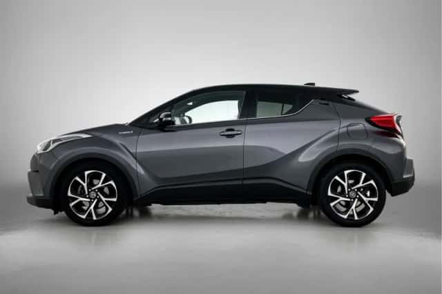Toyota C-HR (2017) thumbnail 3