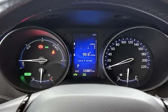 Toyota C-HR (2017) thumbnail 5